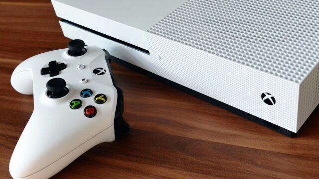 PCゲームの王道「Xbox ワイヤレスコントローラー」販売モデルの違い─通常/ワイヤレスアダプター/USB-C